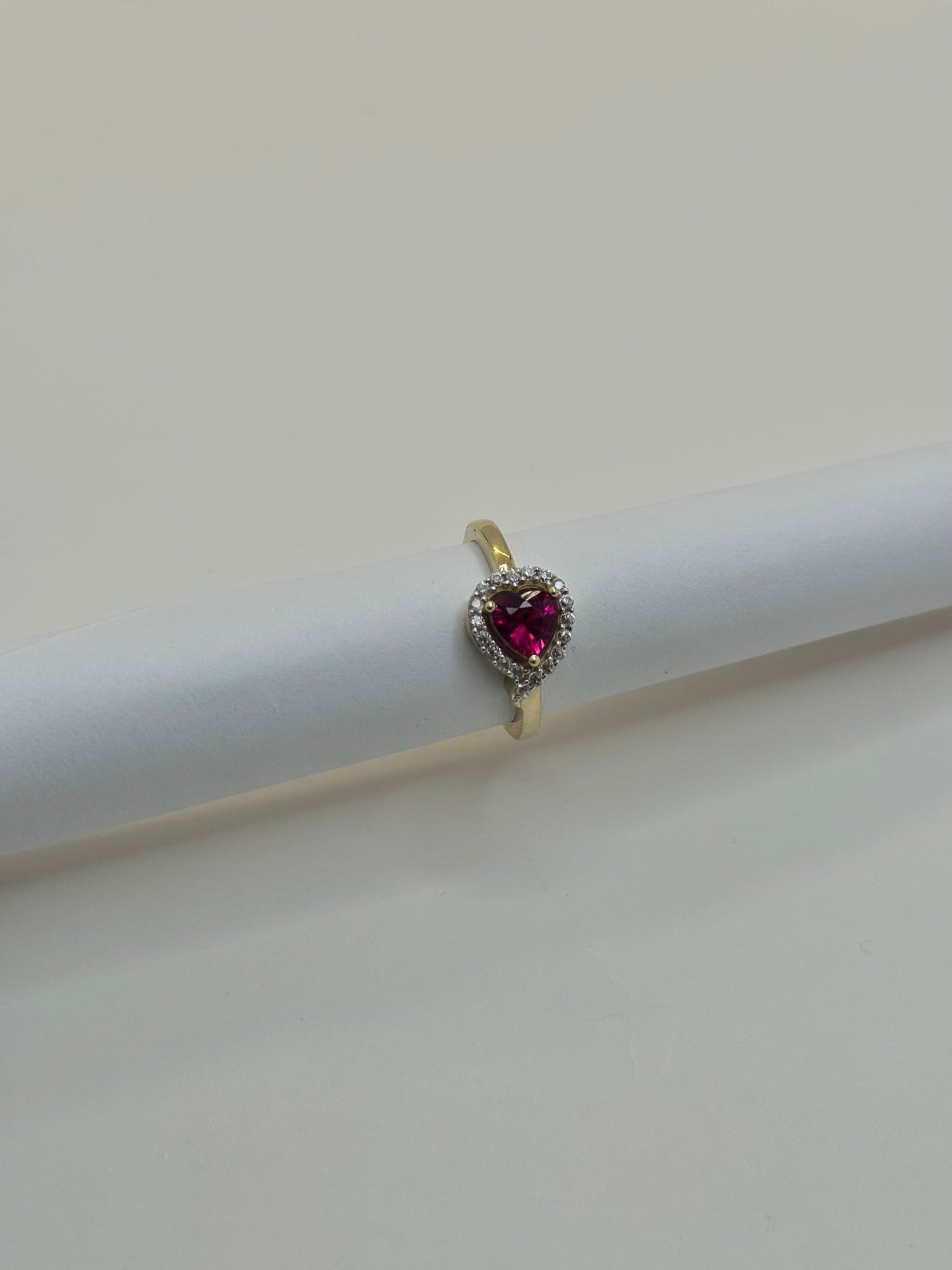 14K Gold Heart Ring - A Symbol of
Love & Elegance
