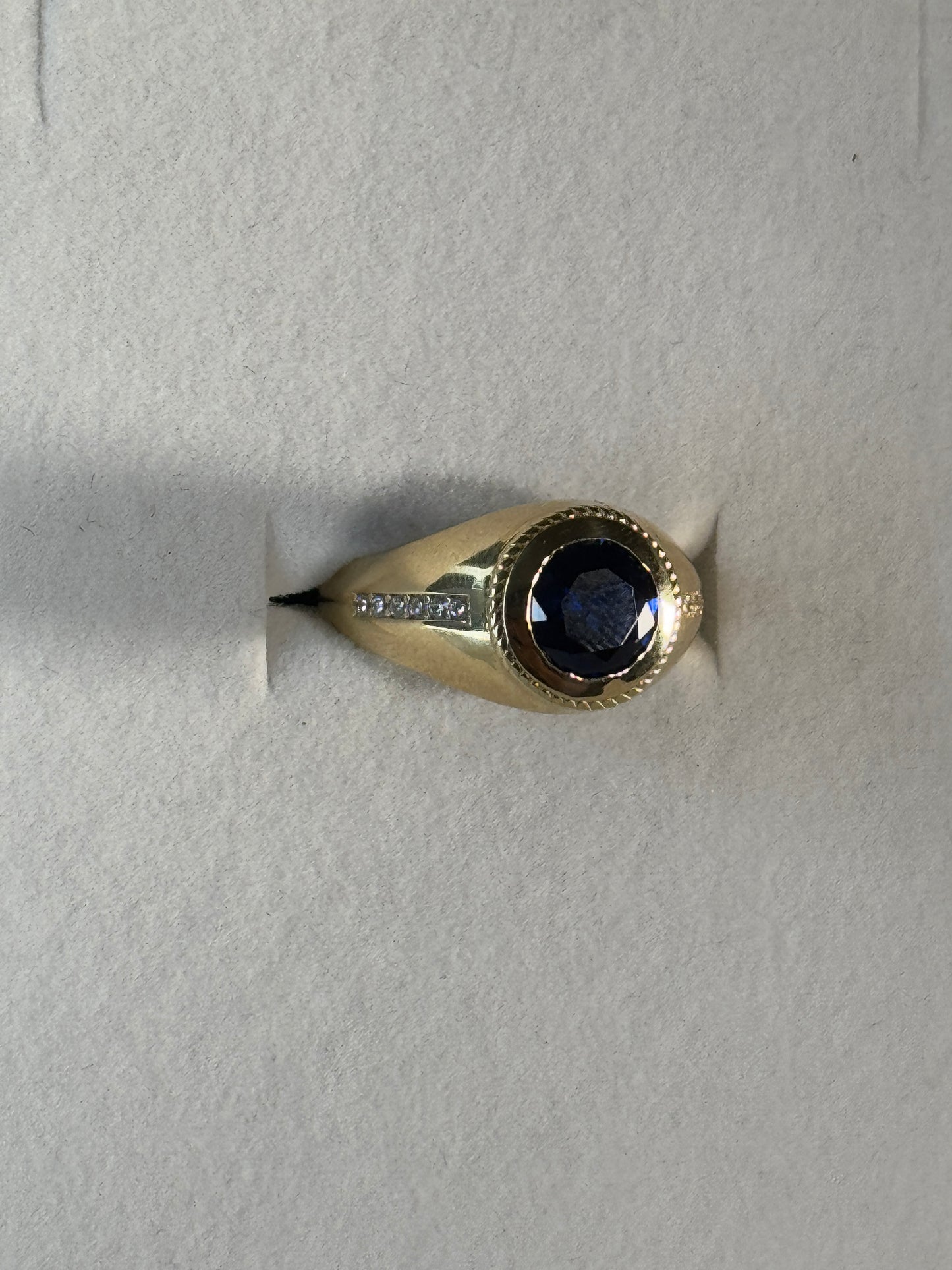 Luxurious 14K gold ring for men with zircon and royal blue stone