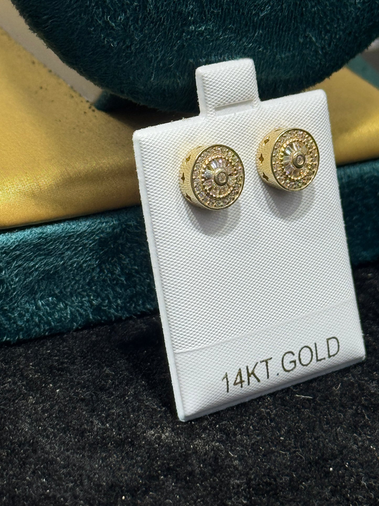 14K Gold Baguette Round Stud Earrings – Timeless Shine for Every Day