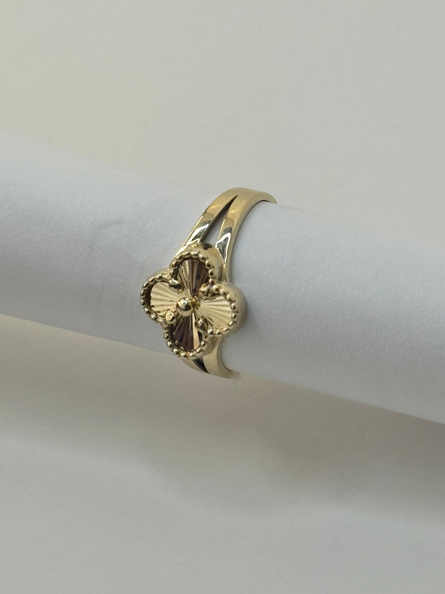 14k yellow gold Clover ring