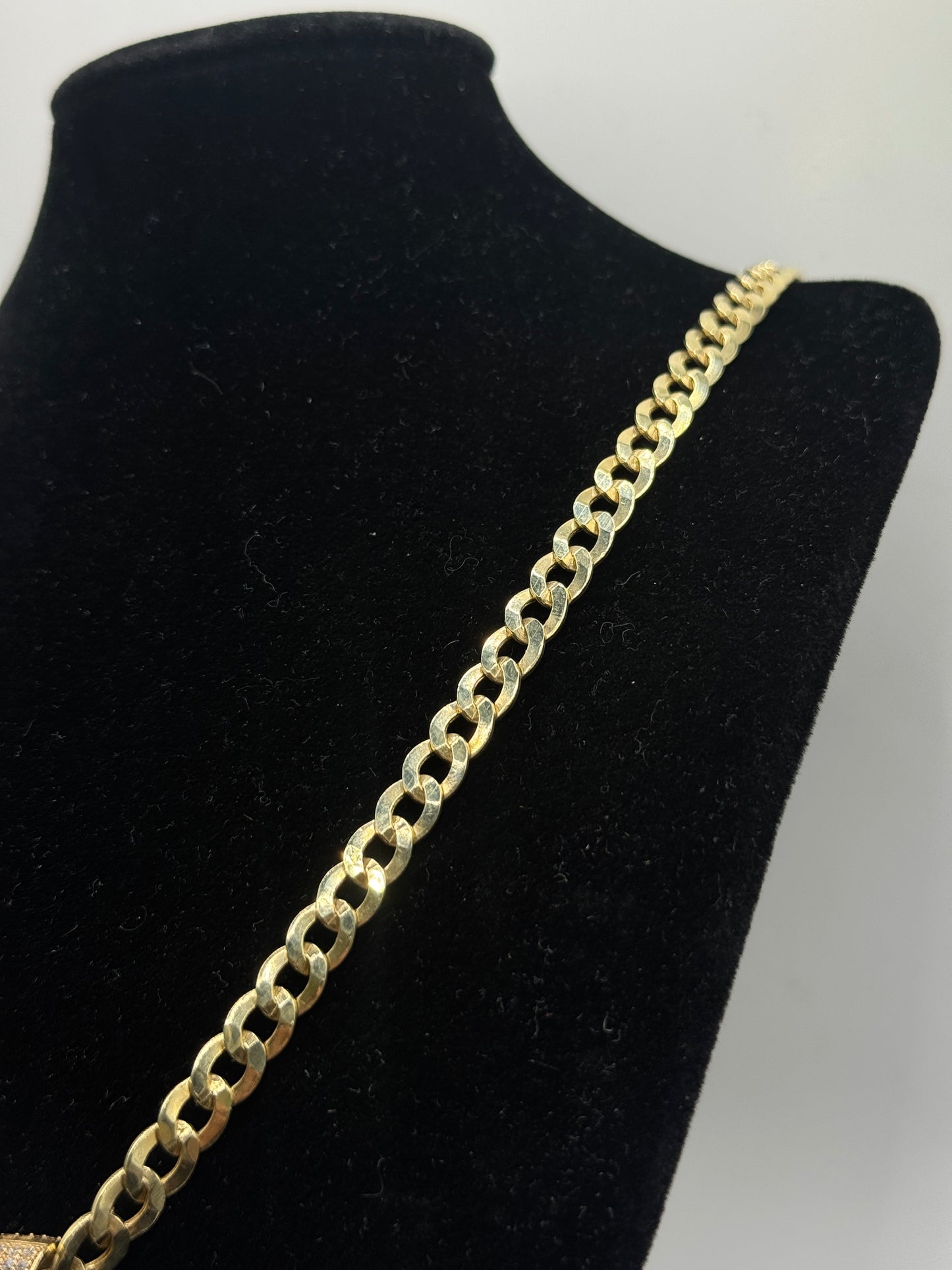 14K Gold Curb Link Chain – 6.6mm | 22” with Bull Head Pendant