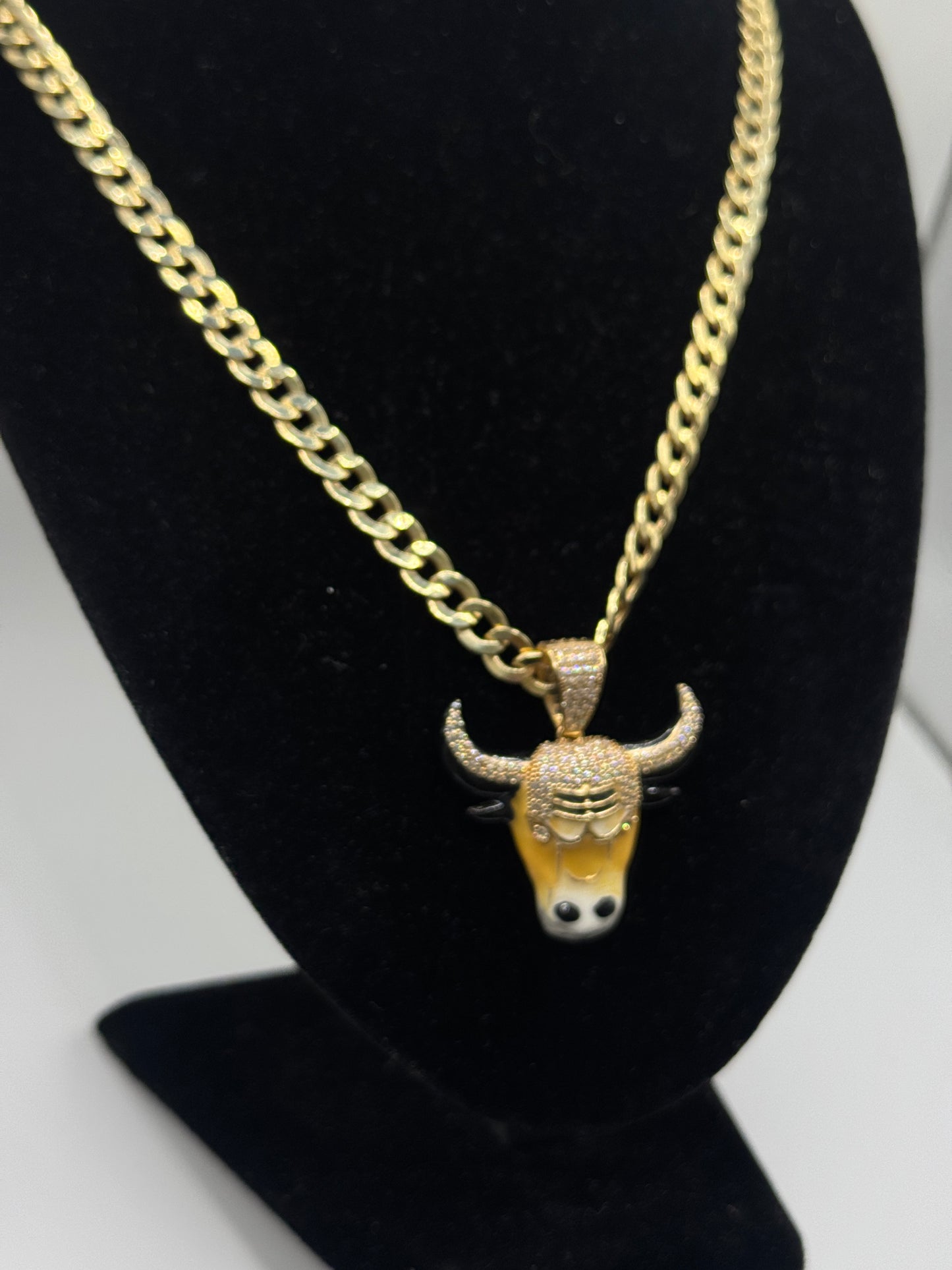 14K Gold Curb Link Chain – 6.6mm | 22” with Bull Head Pendant