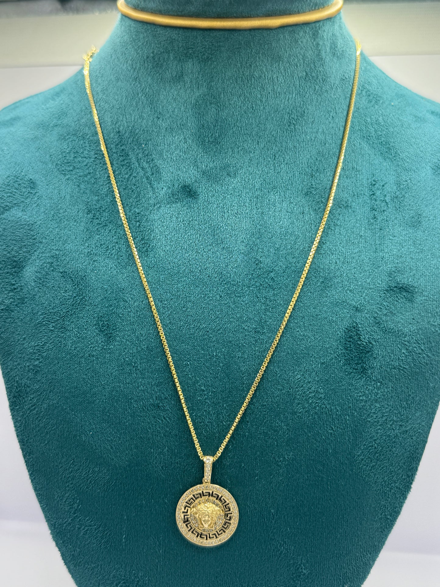 🔥 14K Solid Gold Box Chain with Medusa Pendant