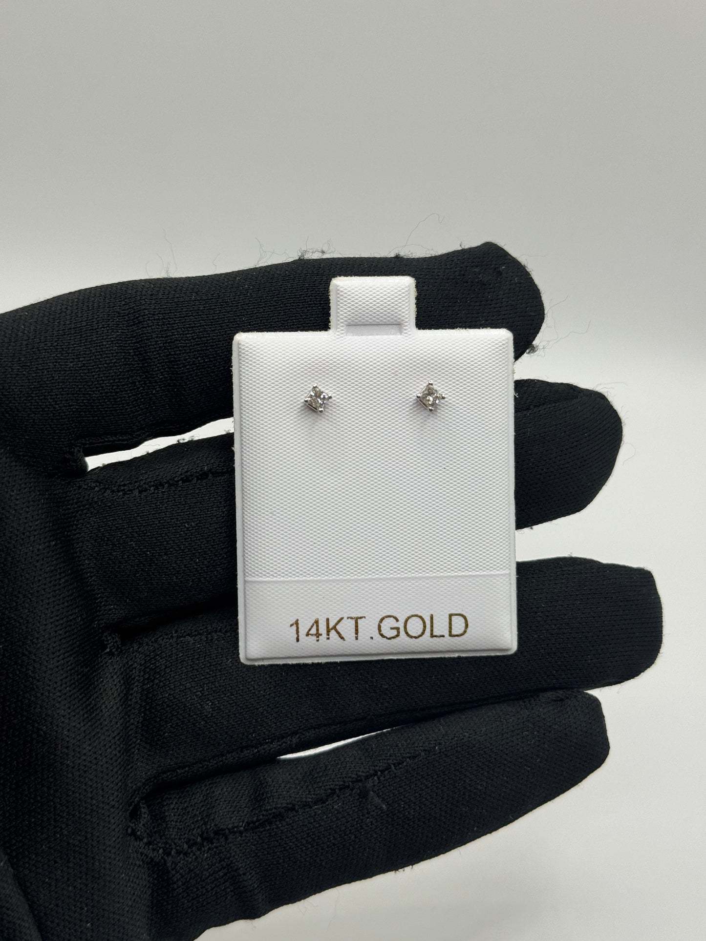 14k gold Dimond stud earrings unisex