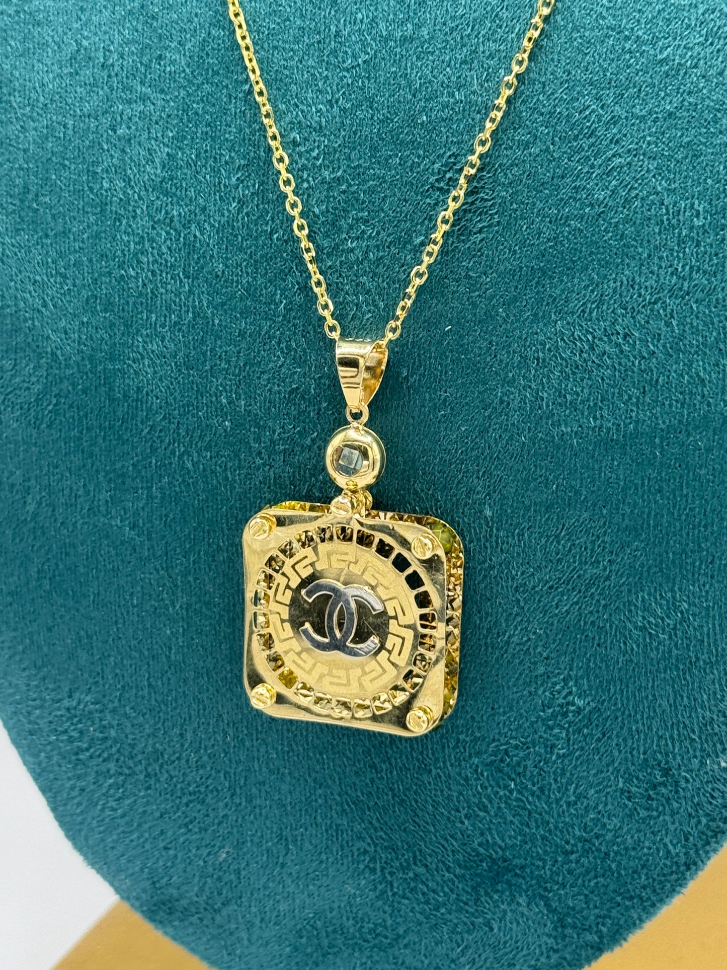 ✨ 14K Gold Anchor Link Necklace with Designer Pendant – 20” ✨