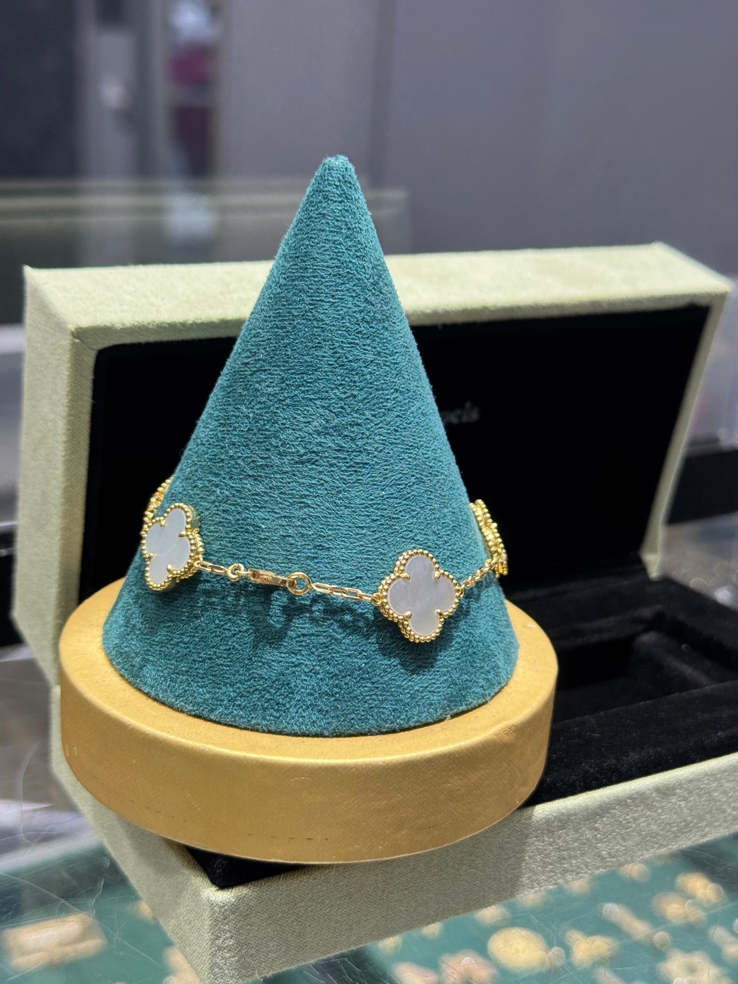 💛 18K Gold VL Clover Bracelet for Women – 7.5 Inches 💛