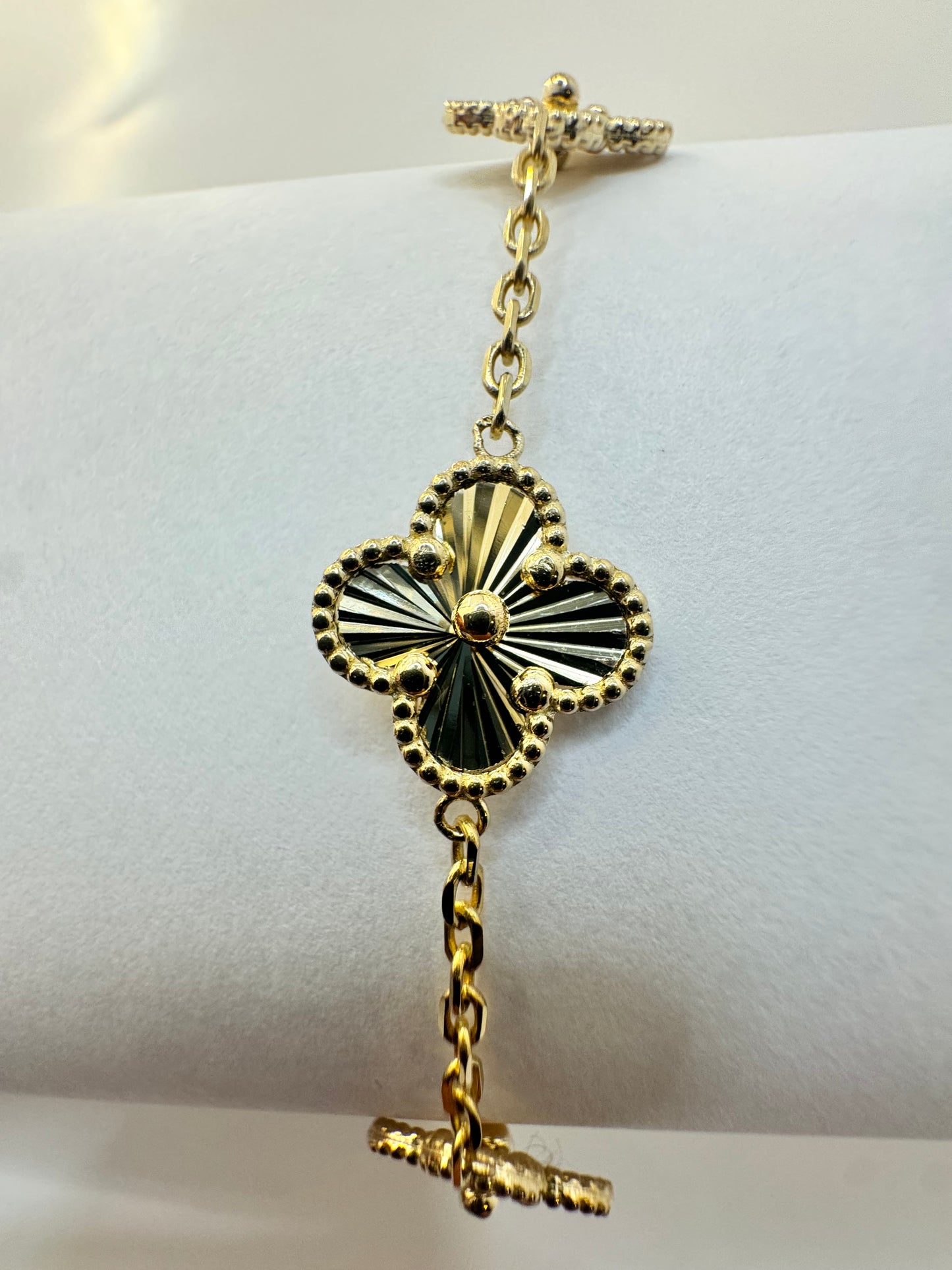 14K Gold Clover Bracelet – Timeless Elegance & Good Fortune