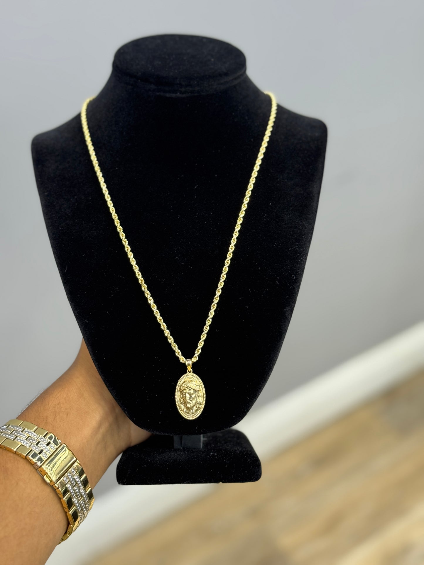 14K Gold Rope Chain with Jesus Face Pendant – 20” Necklace for Men