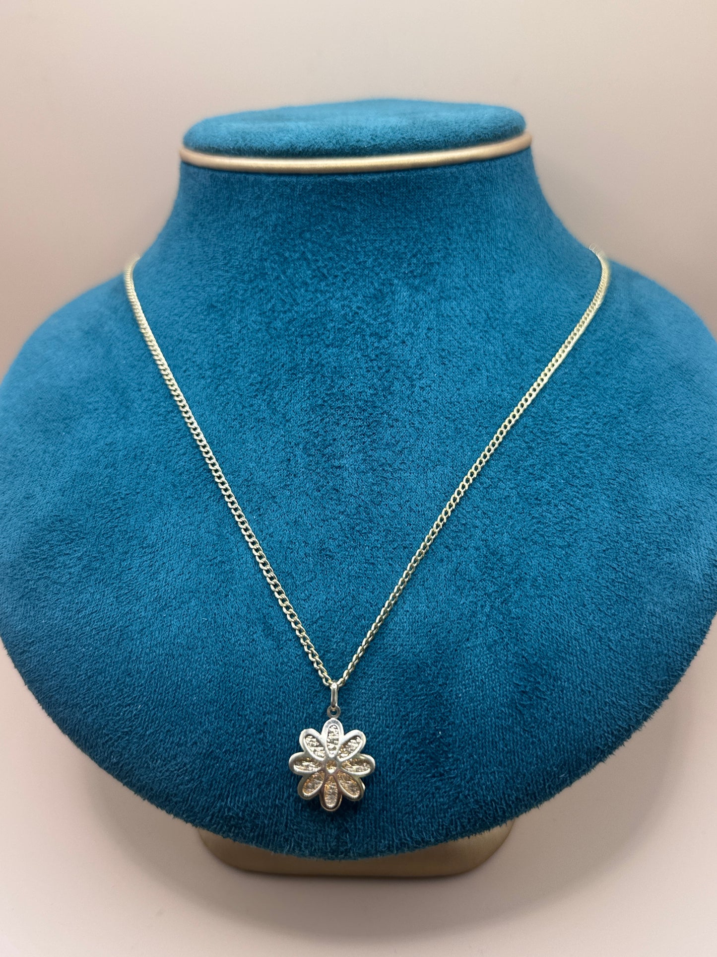 14K Gold Curb Link Necklace 20” with Flower Pendant – Dainty Gold Necklace for Women, Simple Everyday Jewelry