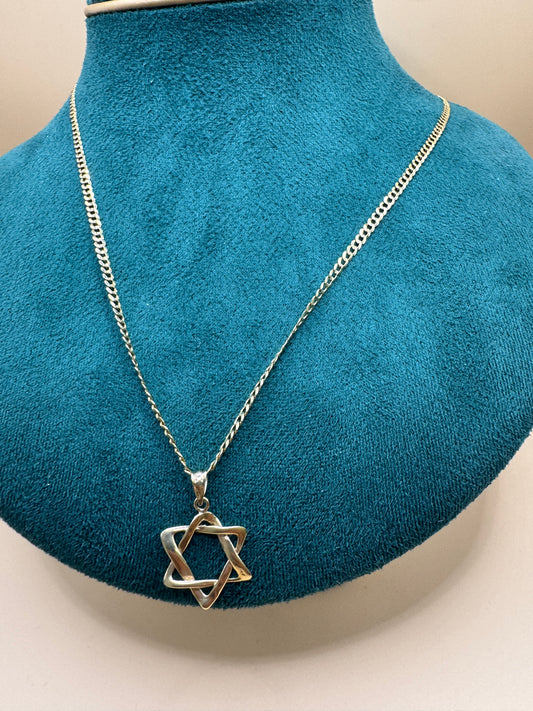 Curb link witn star pendant 20” long unisex chain