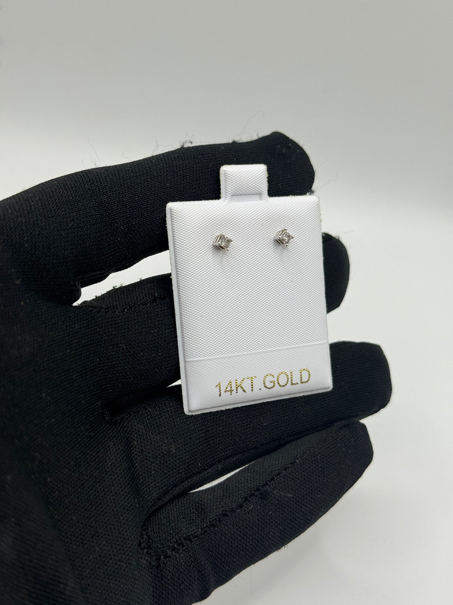 14k gold Dimond stud earrings unisex