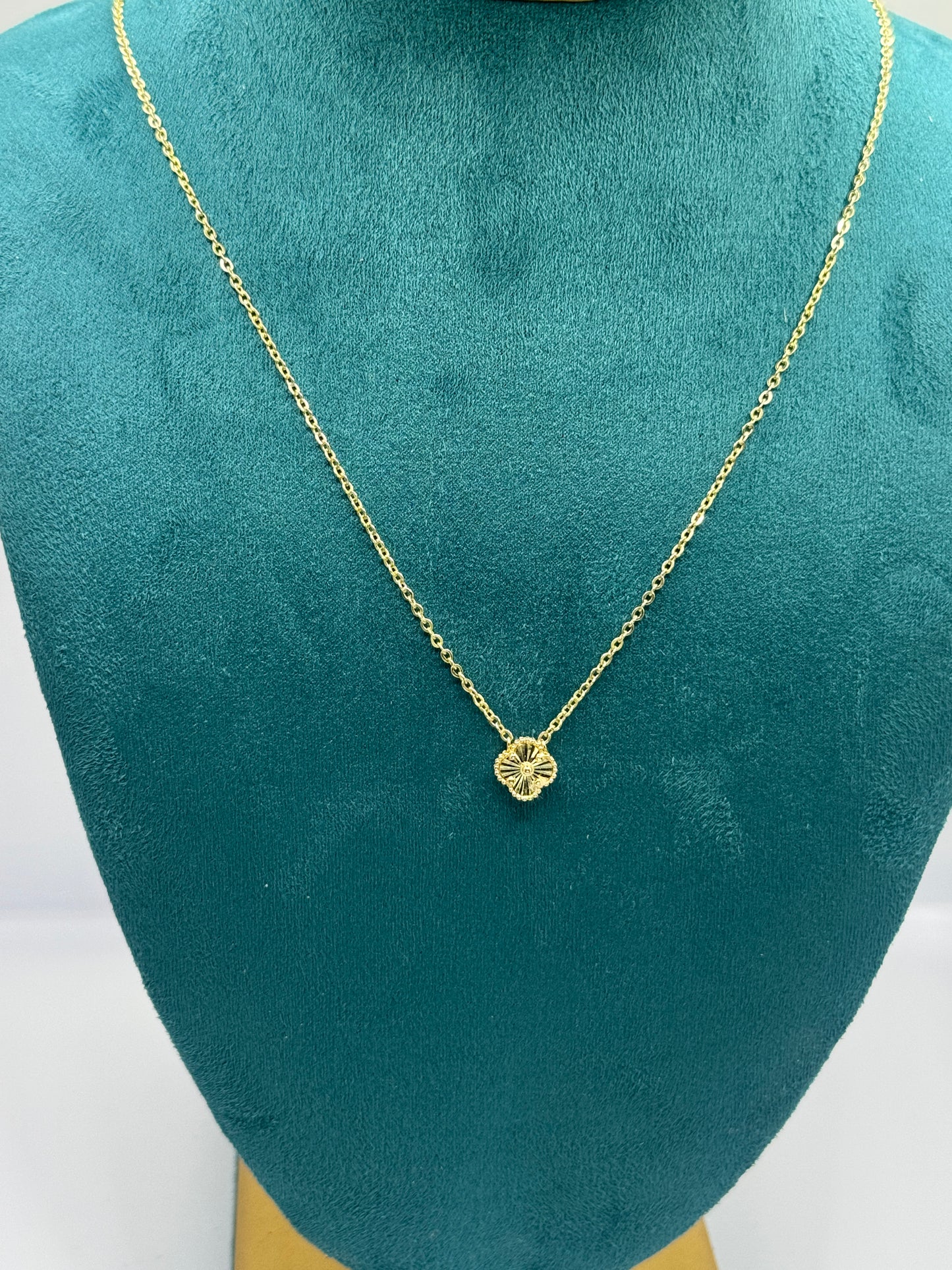 ✨ 14K Gold Clover Pendant Necklace – for Women ✨