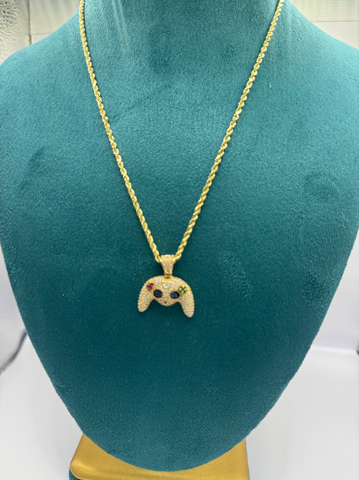 🎮 14K Gold Rope Chain with Controller Pendant – 16” / 6g for Him