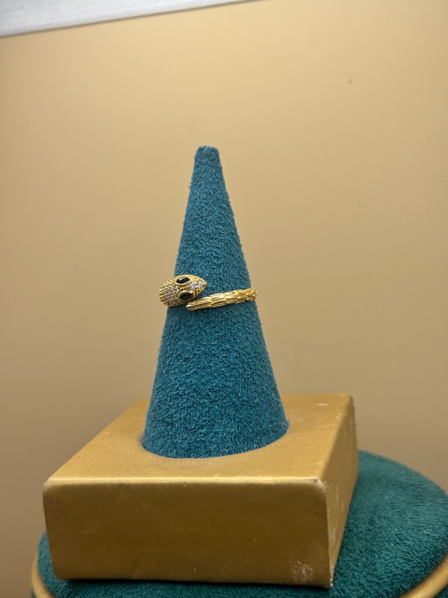 14k gold serpentine ring 14k gold size 7 unisex ring (Copy)