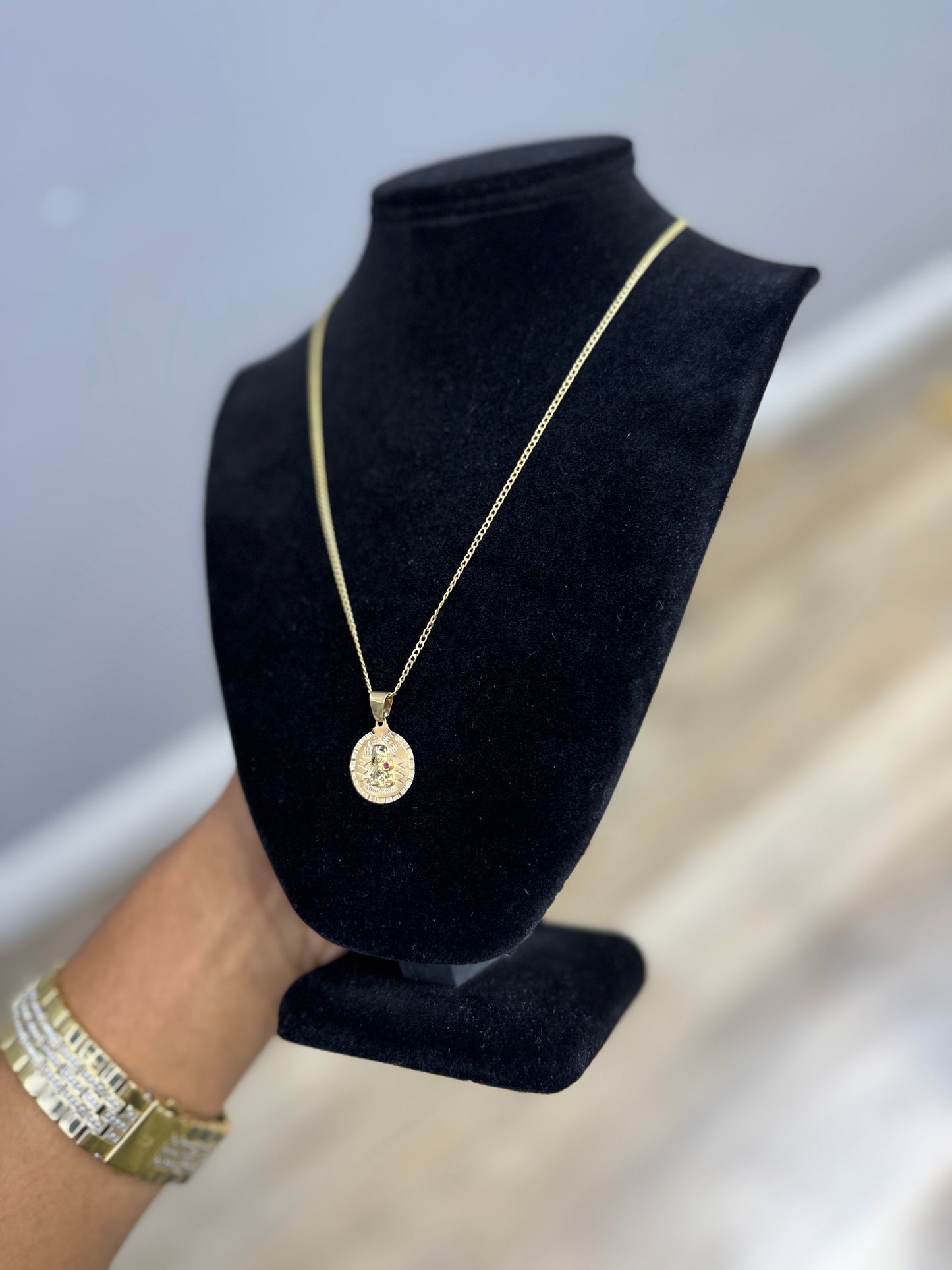 ✨ 14K Gold Necklace with Virgin Mary Pendant – Unisex ✨