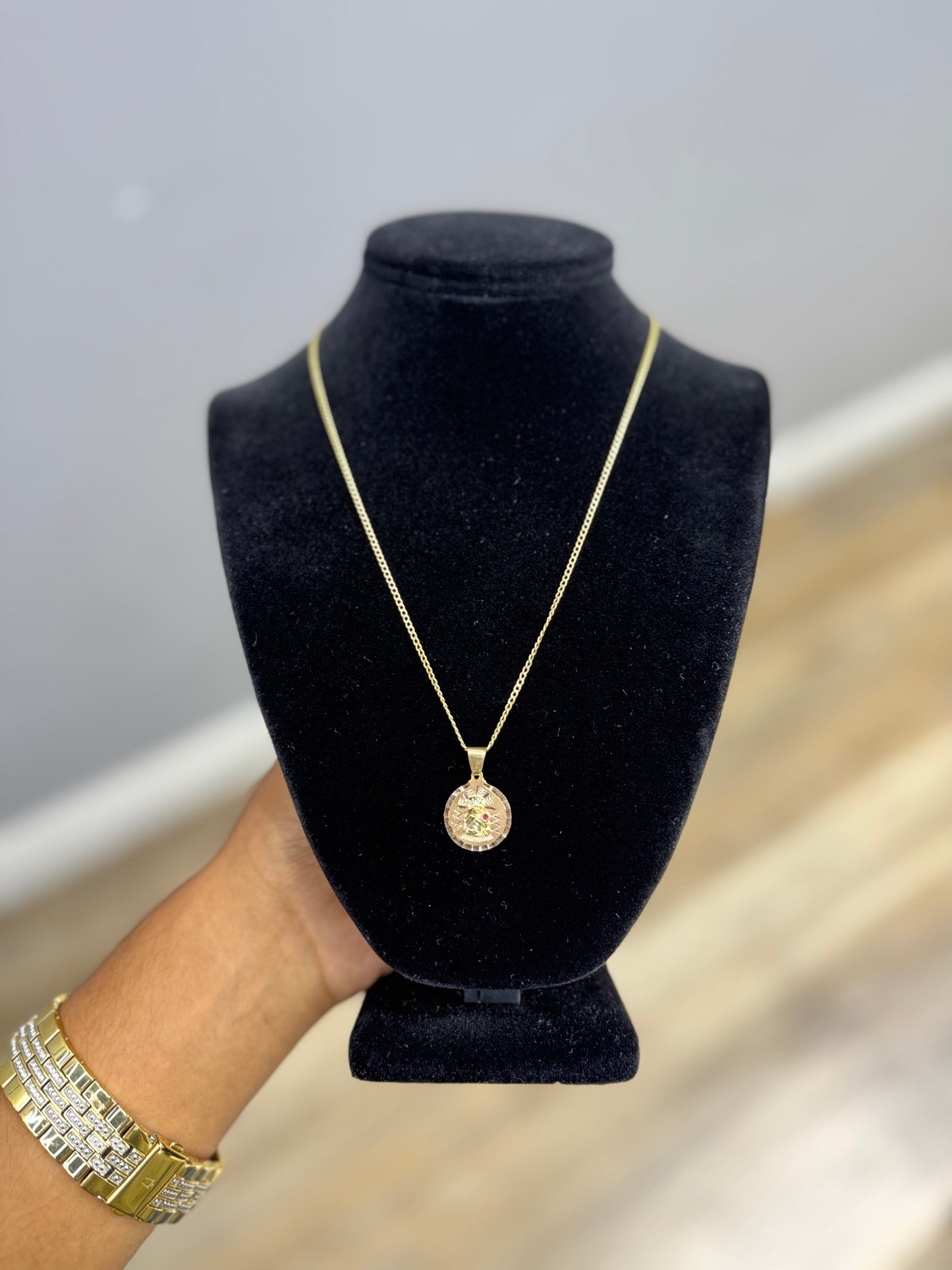 ✨ 14K Gold Necklace with Virgin Mary Pendant – Unisex ✨
