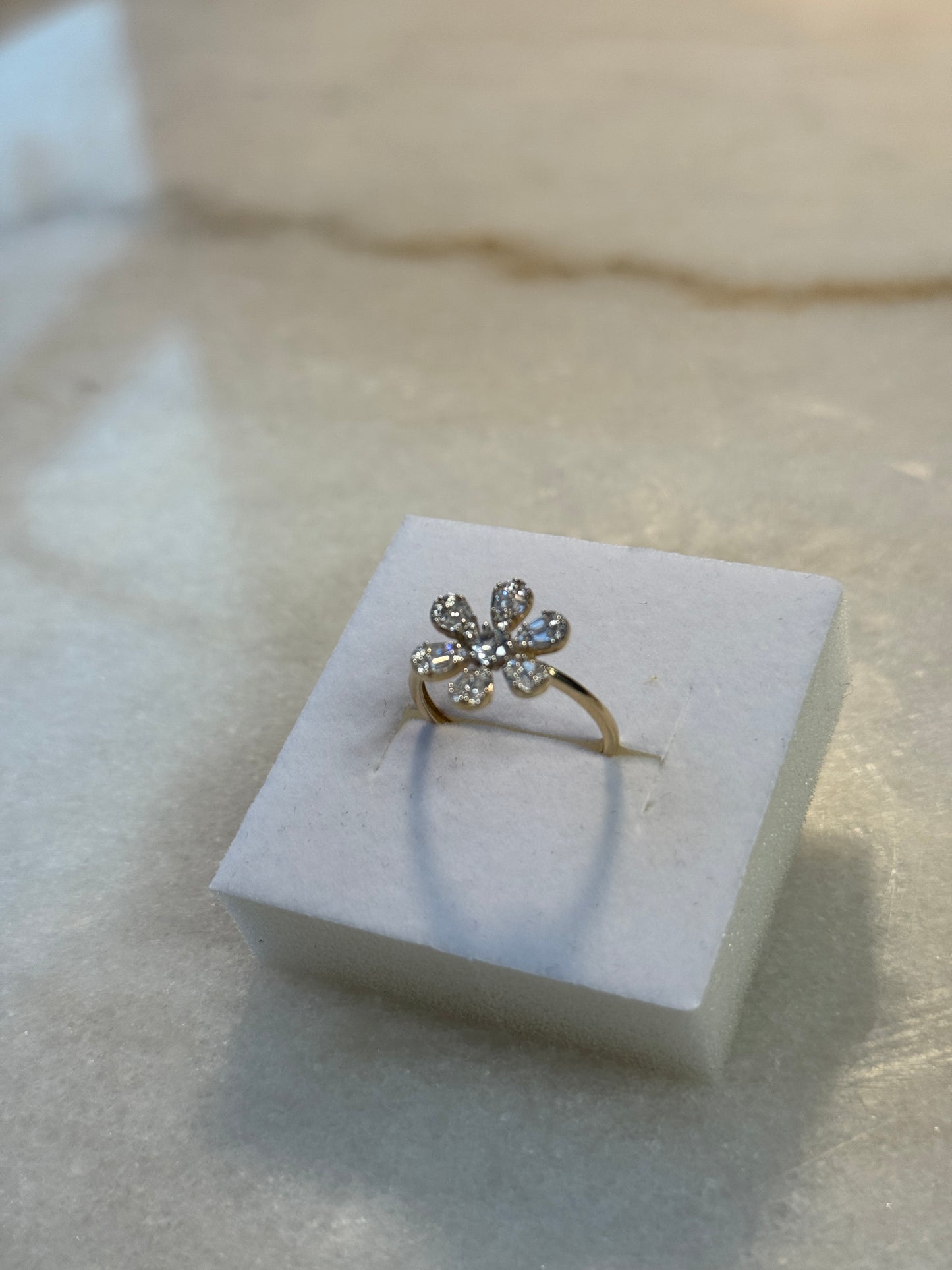 🌸 14K Gold Flower Ring with ZC for Women  🌸