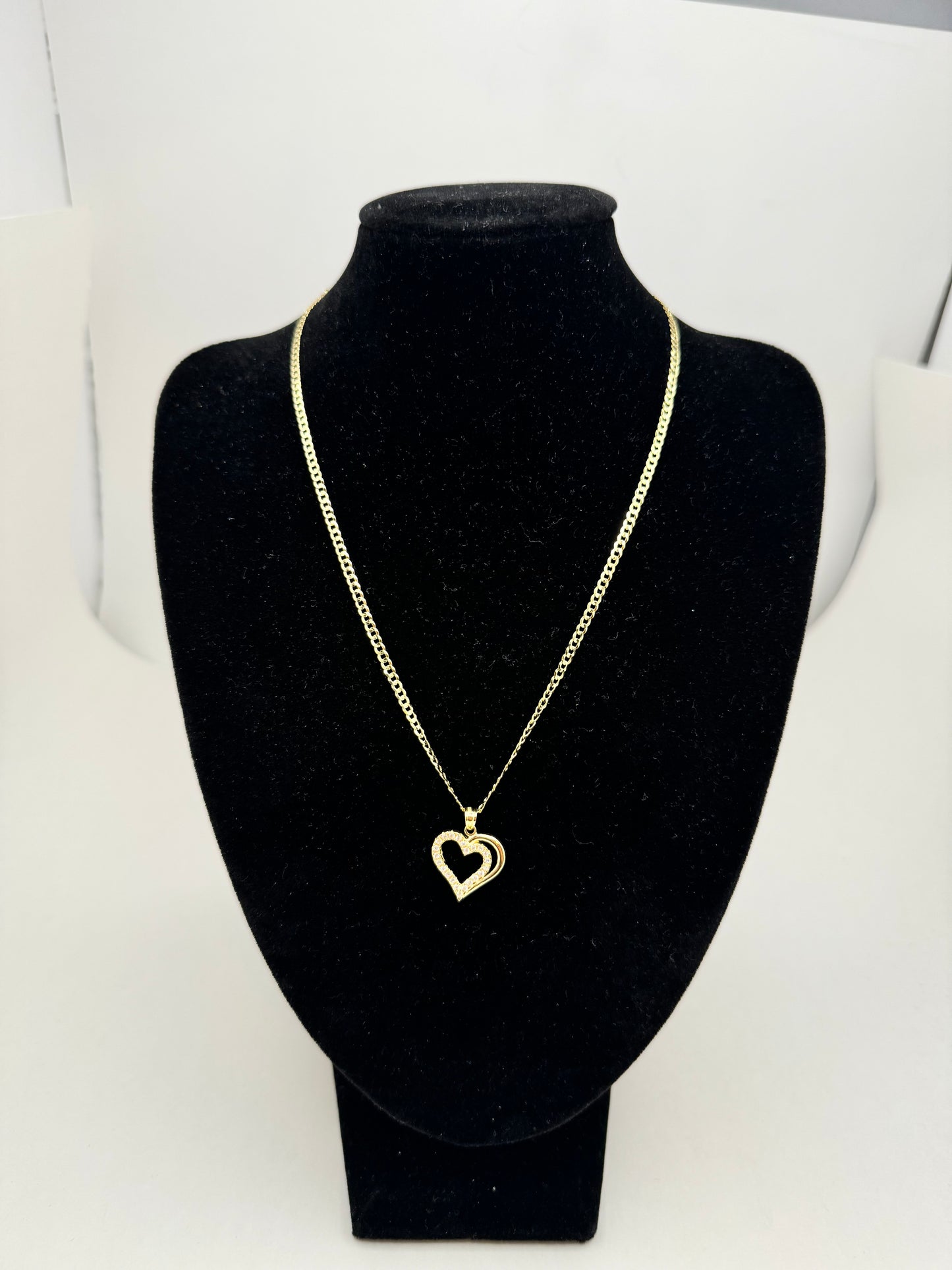 14K Gold Cuban Chain with Heart Pendant – Elegance with a Sparkle