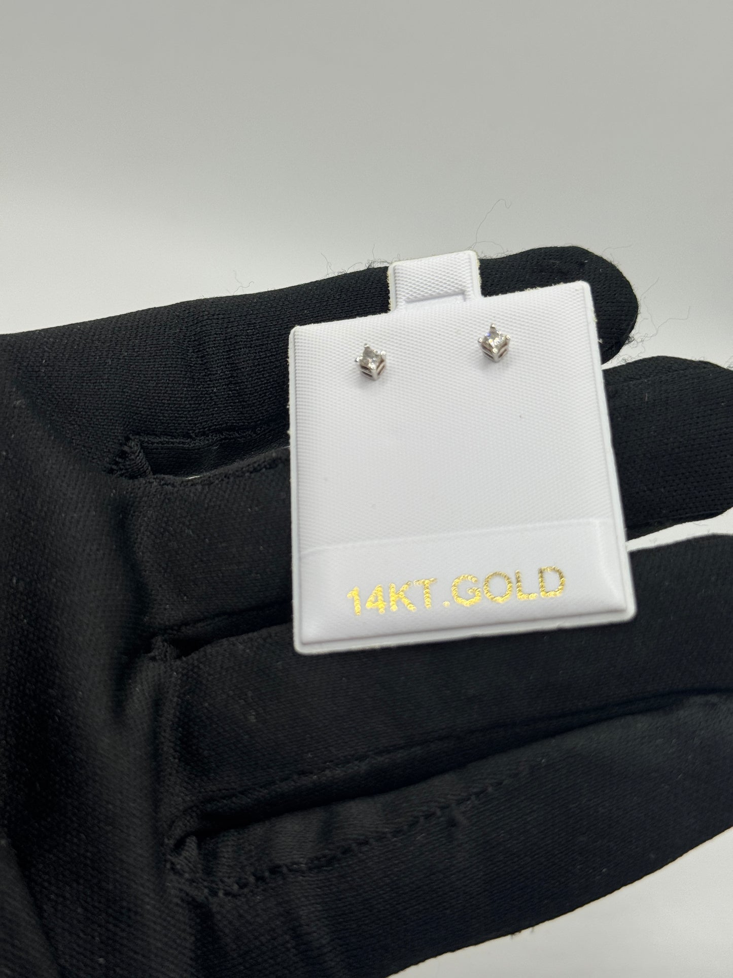 14k gold Dimond stud earrings unisex
