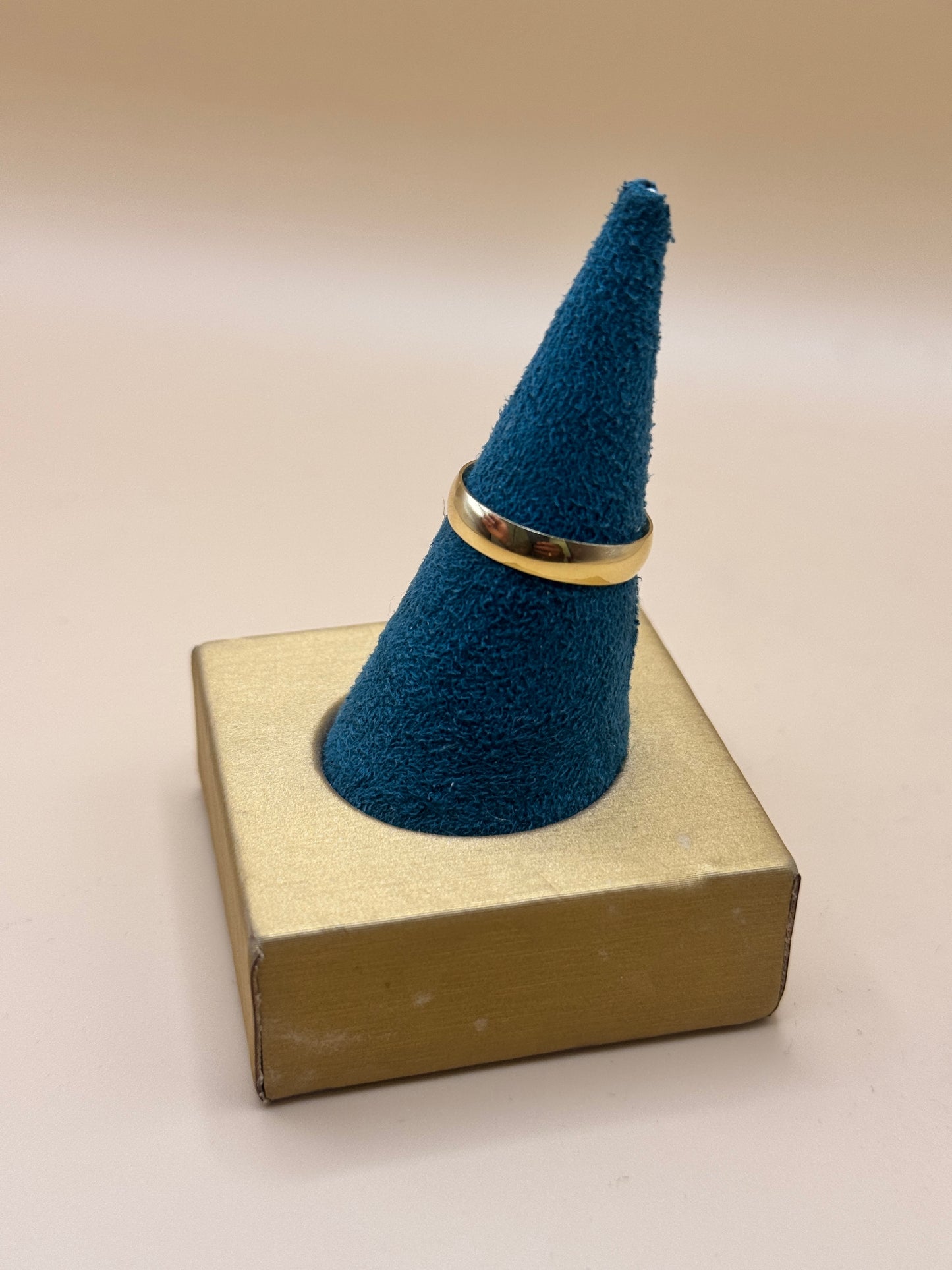 14K Gold Round Band Ring – 4mm | Size 8 (Unisex)