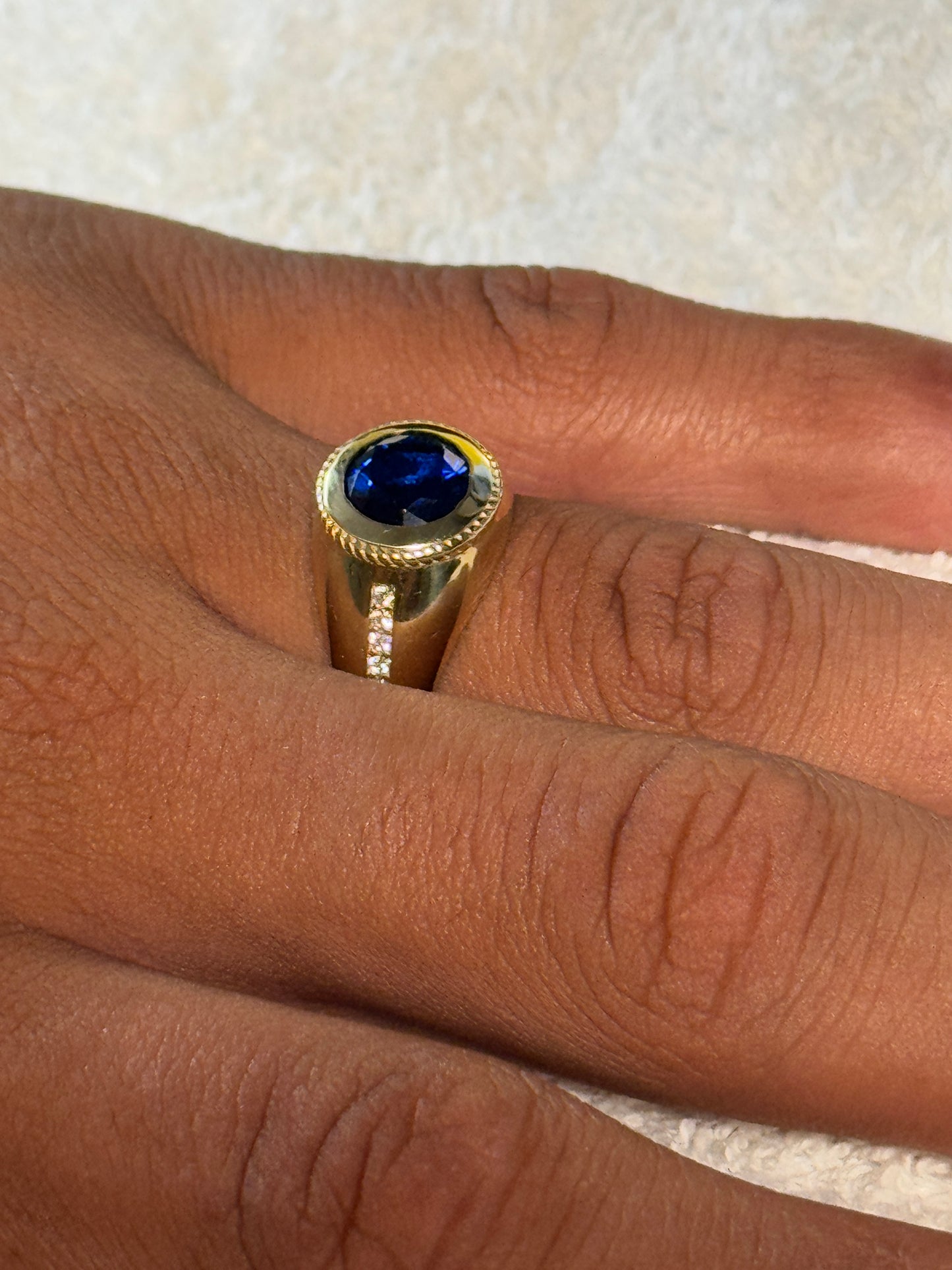 Luxurious 14K gold ring for men with zircon and royal blue stone