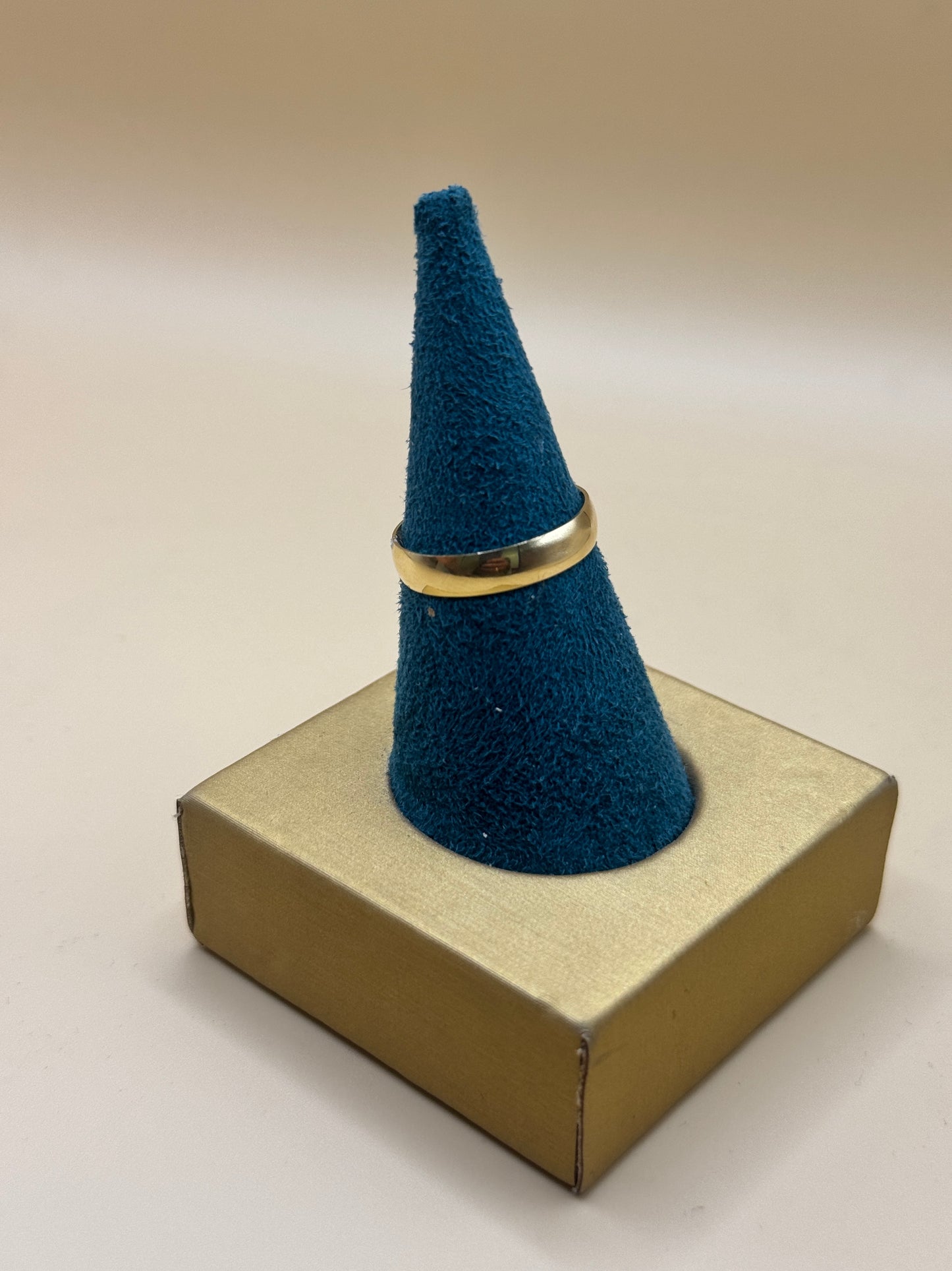 14K Gold Round Band Ring – 4mm | Size 8 (Unisex)
