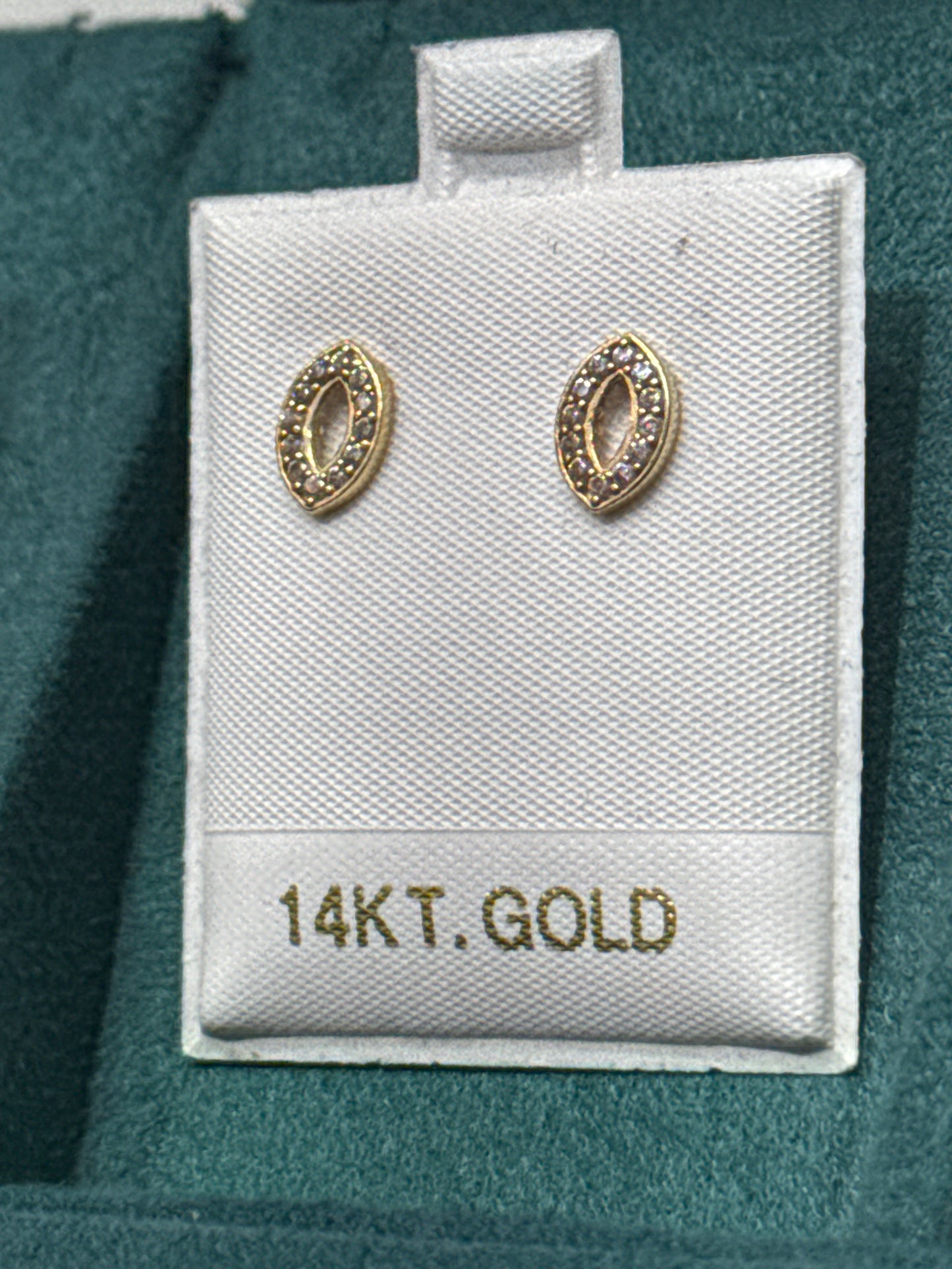 14K Gold Oval Stud Earrings – Elegant Everyday Sparkle