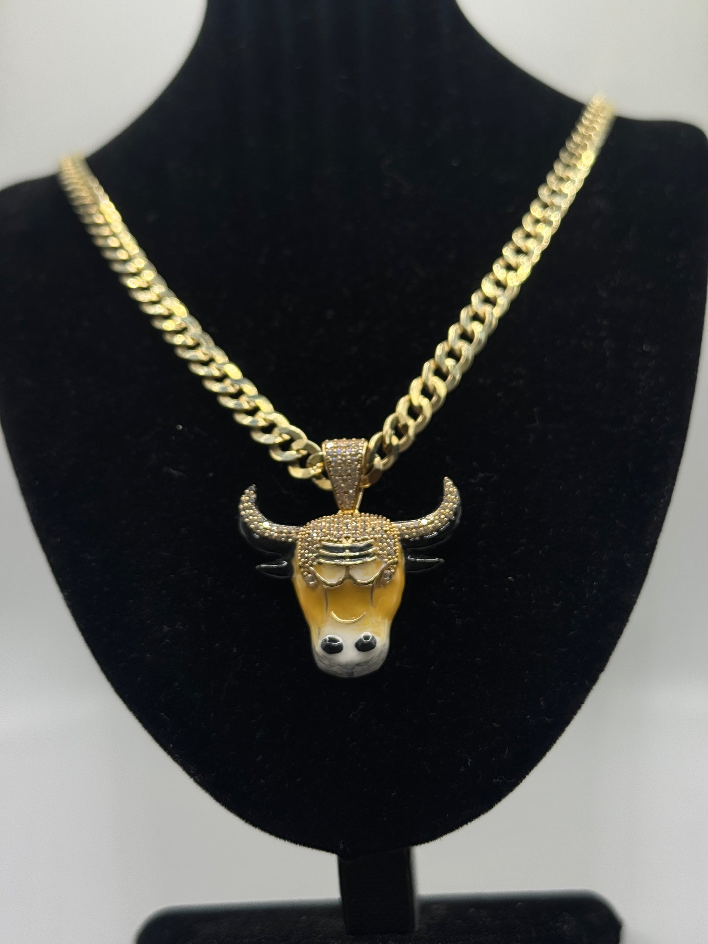 14K Gold Curb Link Chain – 6.6mm | 22” with Bull Head Pendant