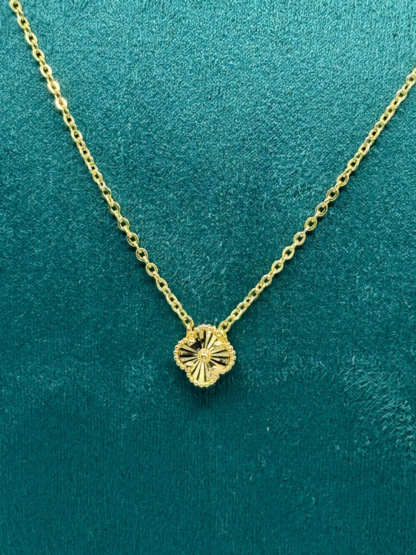✨ 14K Gold Clover Pendant Necklace – for Women ✨