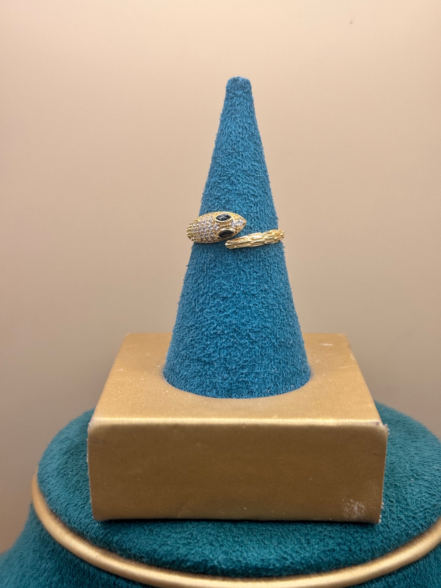 14k gold serpentine ring 14k gold size 7 unisex ring (Copy)