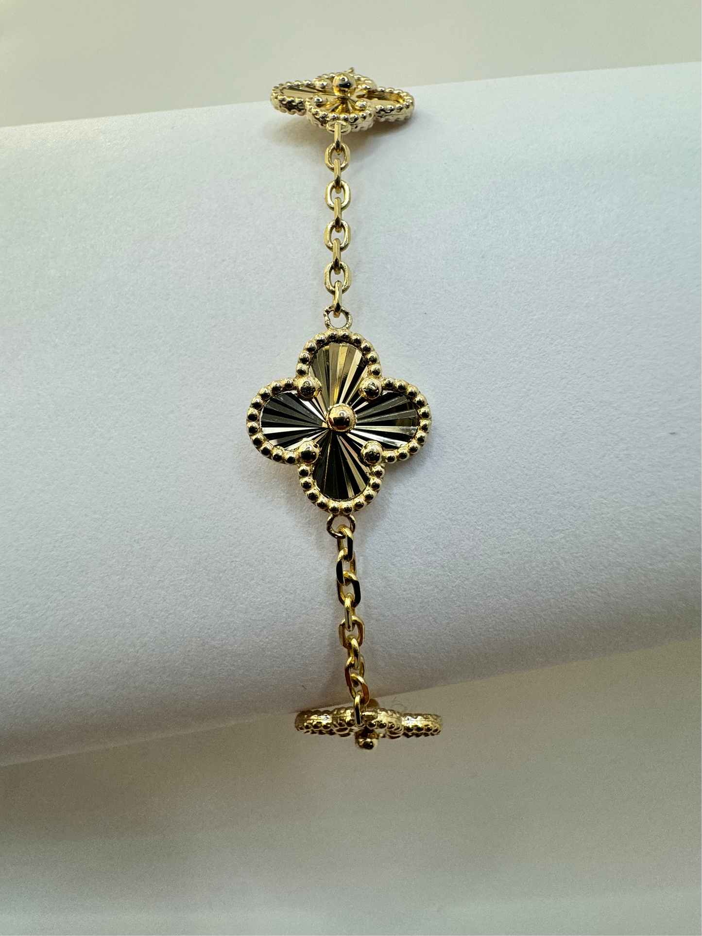 14K Gold Clover Bracelet – Timeless Elegance & Good Fortune