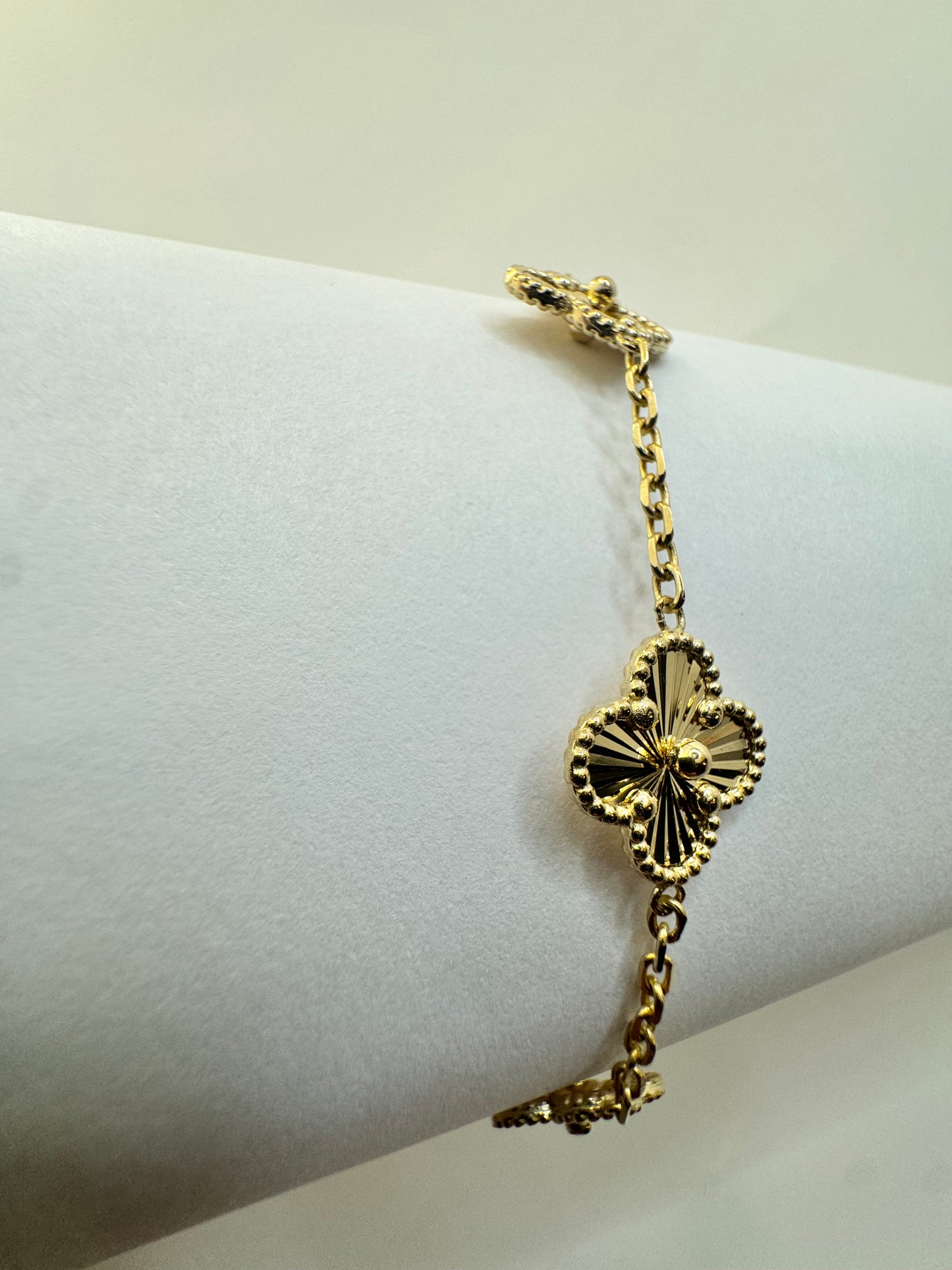 14K Gold Clover Bracelet – Timeless Elegance & Good Fortune