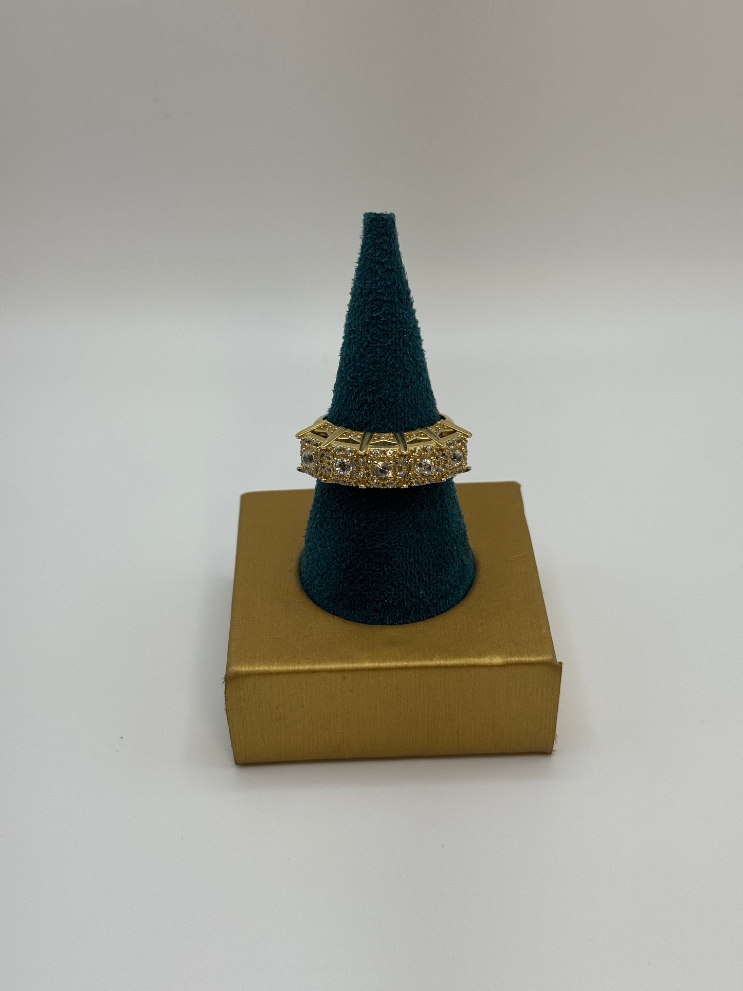 Unisex 14K Gold ZC Ring – Timeless Elegance