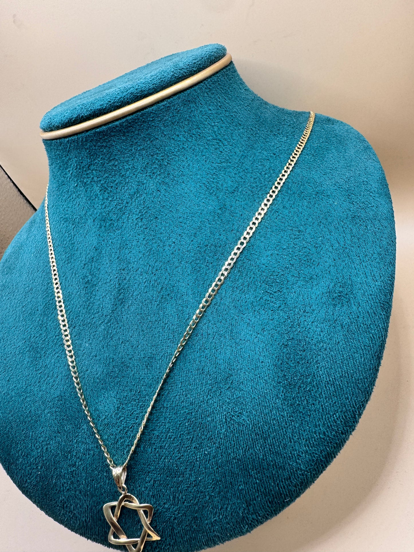Curb link witn star pendant 20” long unisex chain