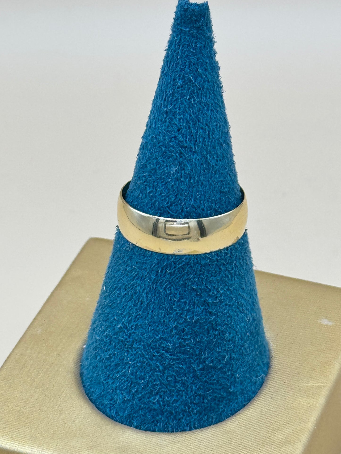 14K Gold Round Band Ring – 5.8mm | Size 8 (Unisex)