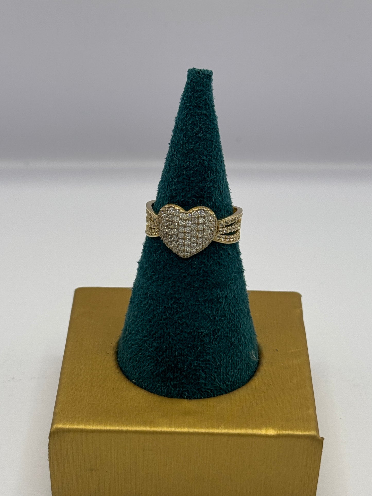 💎 Women’s 14K Gold Heart Ring – Sparkle with Love 💎