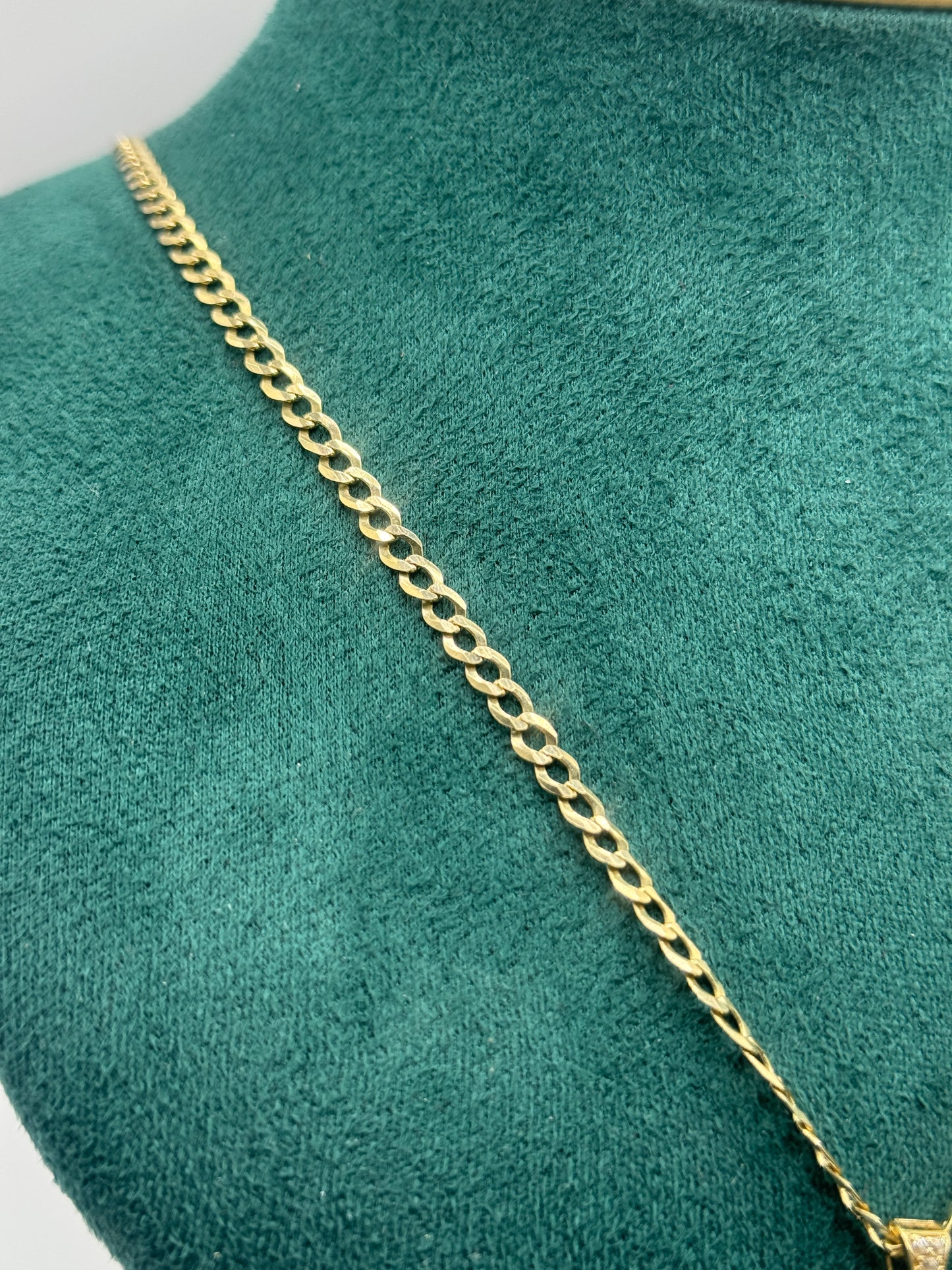 💎 14K Gold Curb Link Chain with World Pendant – 24 Inches | Unisex